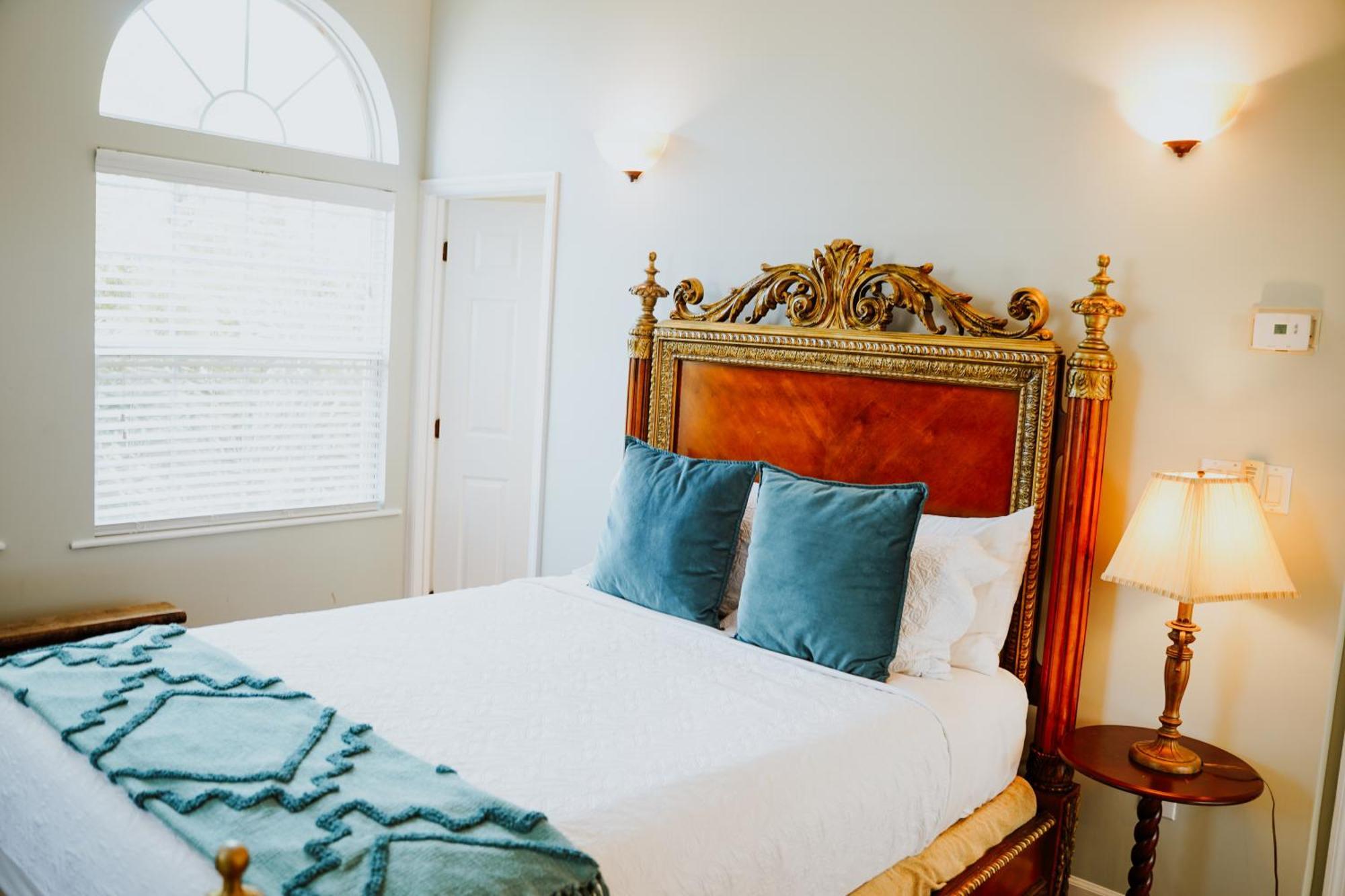 Shangri-La Boutique Bed & Breakfast West Bay Quarto foto